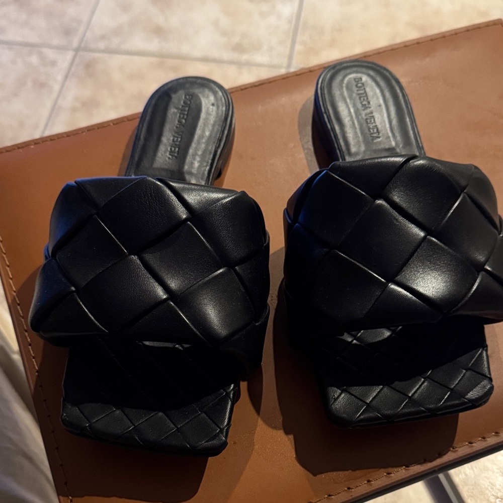 Bottega Veneta Black Intrecciato Sandals